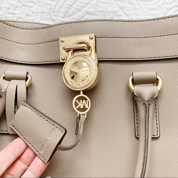 Michael Kors Large Hamilton Saffiano‎ Tote - Picture 6 of 16